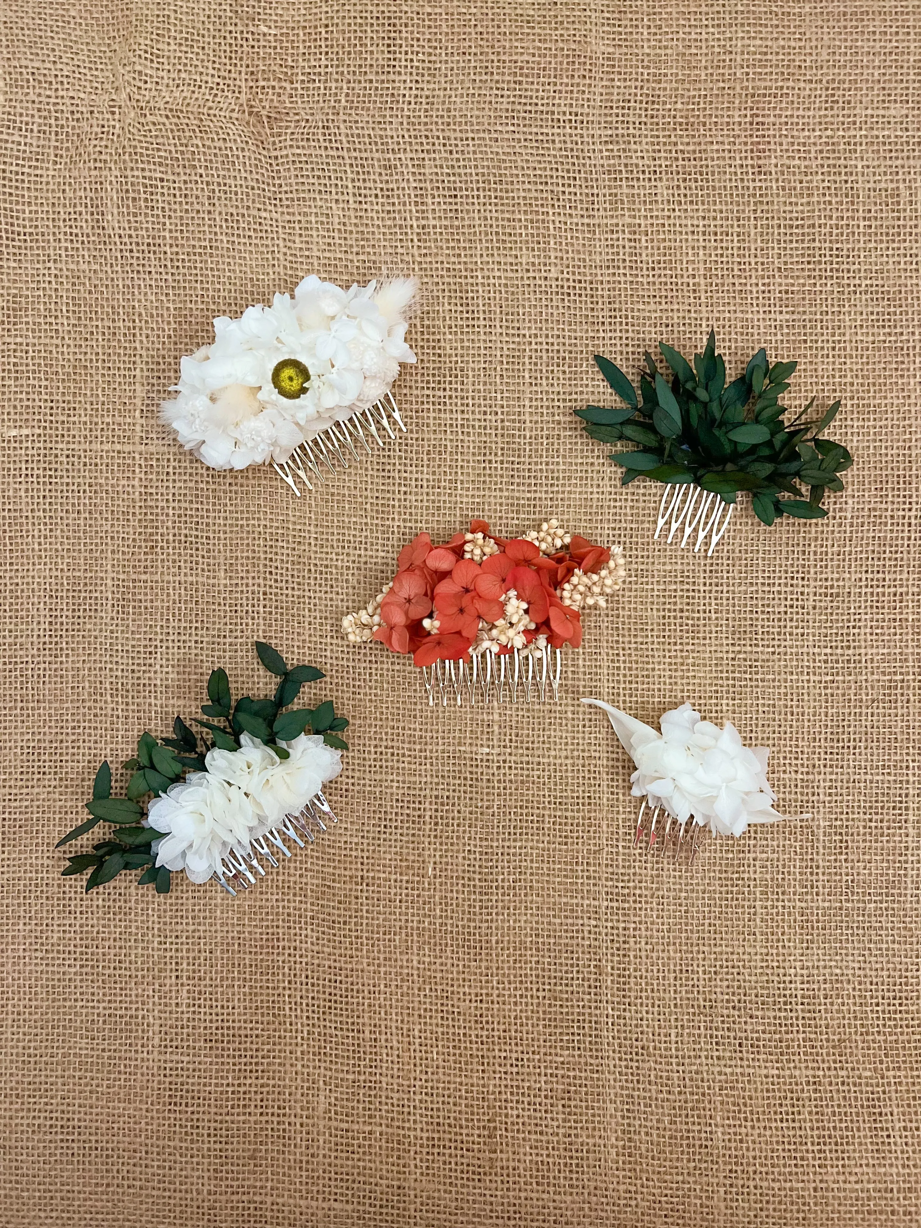 Bridal White Flower Comb, Minimalist Wedding Hair Pins, Boho Bridal Hair Accessories, Handmade Dried Flower Hair Piece Ivory Cream