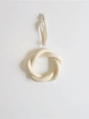 Marin Ornament Twist Knot