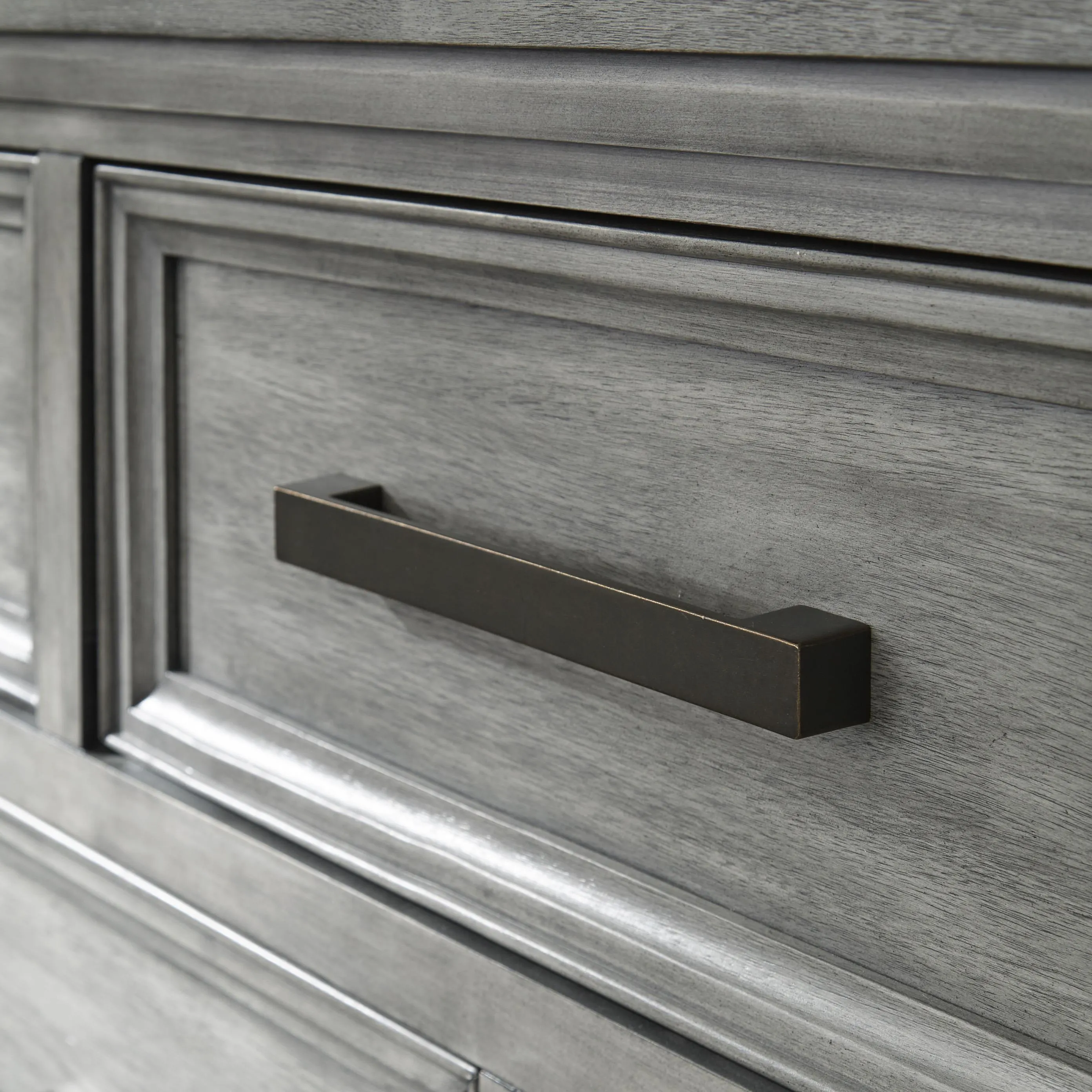 Signature Design by Ashley Russelyn 5-Drawer Chest B772-46