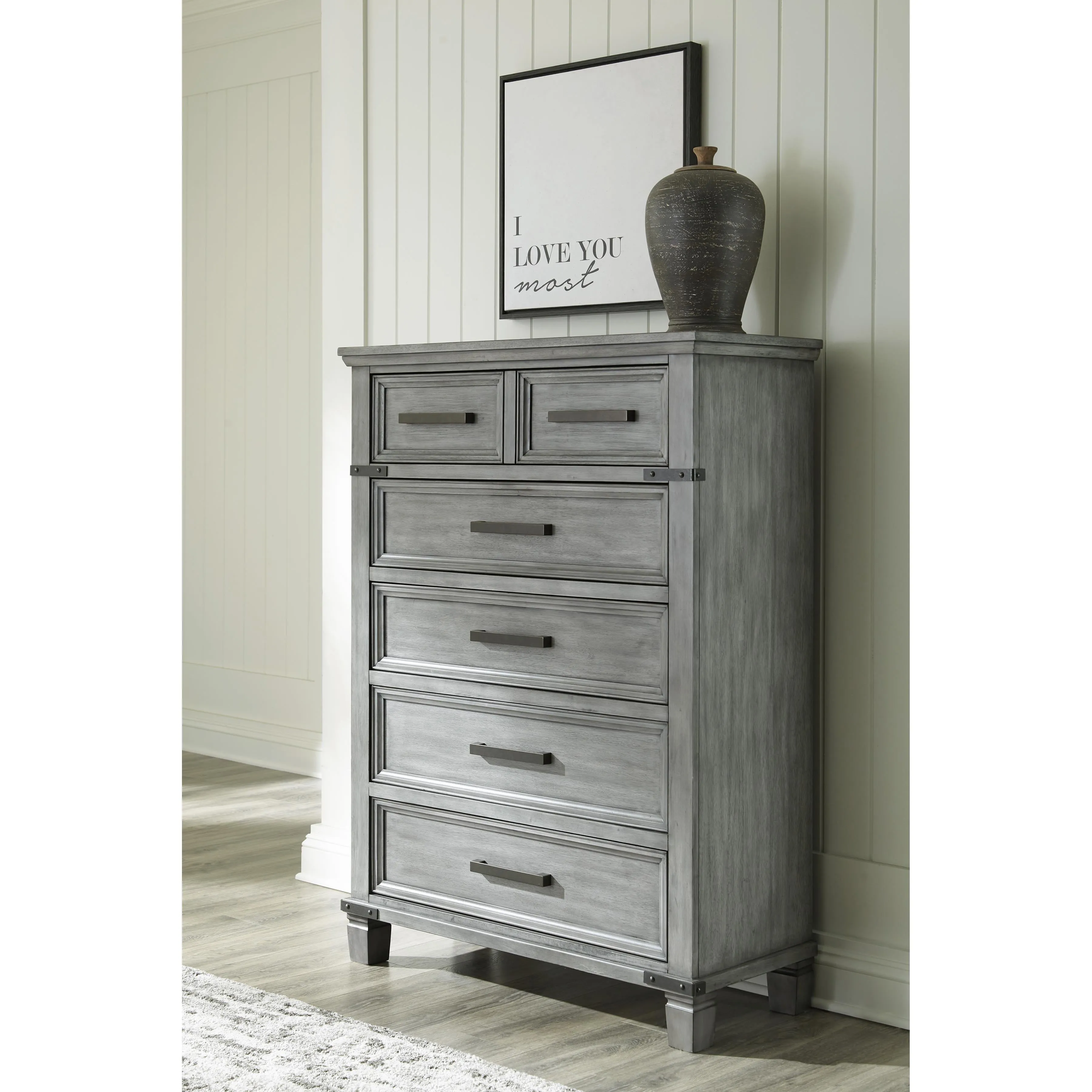 Signature Design by Ashley Russelyn 5-Drawer Chest B772-46