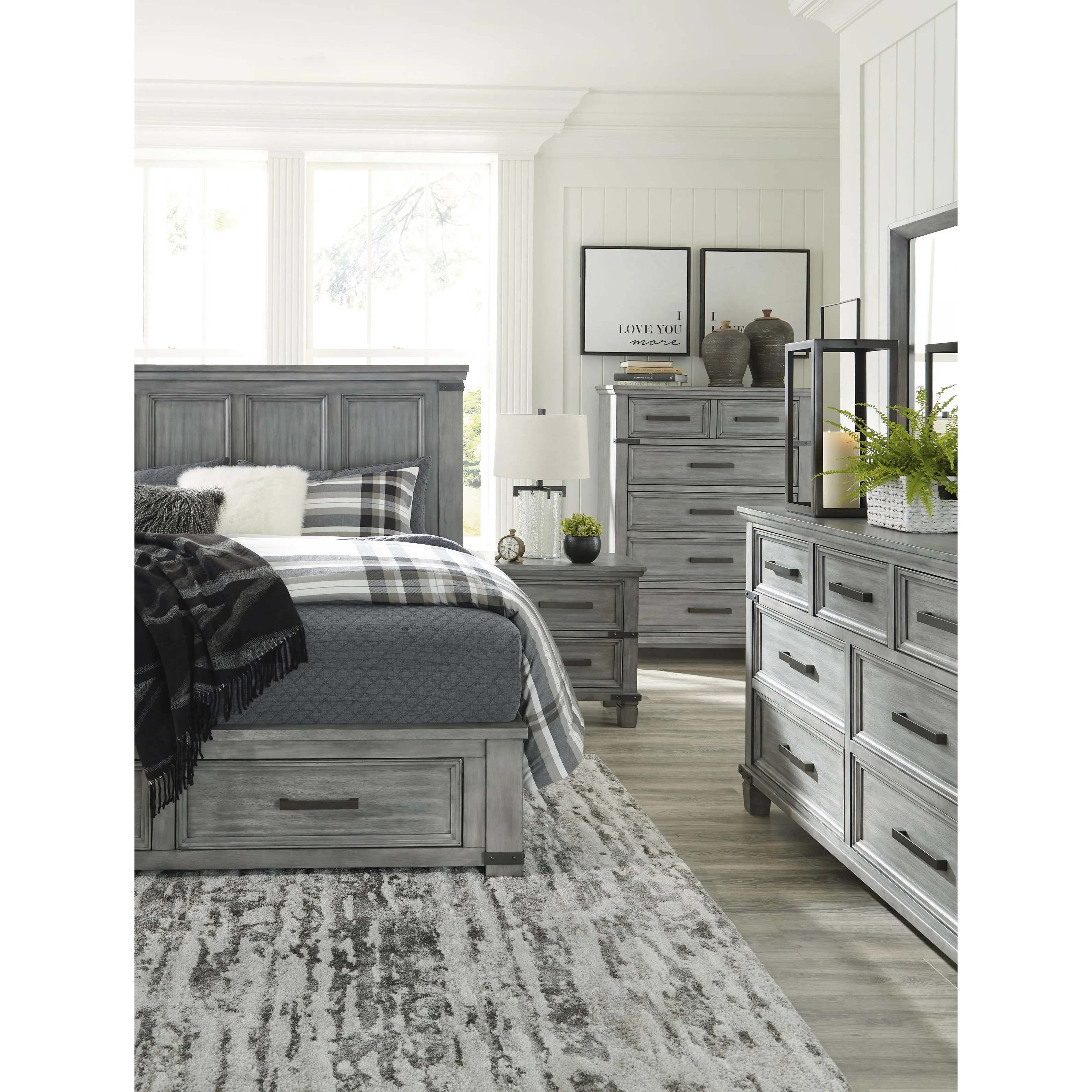 Signature Design by Ashley Russelyn Queen Panel Bed with Storage B772-57/B772-54S/B772-96